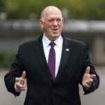Tom Homan, zar fronterizo de EE.UU., afirma que no “renunciarán” a la misión migratoria de Trump