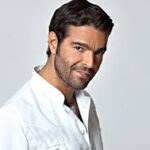 “Los paramédicos estaban ahí”: Pablo Montero sufre accidente automovilístico afuera del teatro en donde se presenta ‘Perfume de Gardenia’;